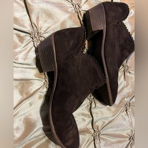 Queid Black Suede low ankle boots size 9W